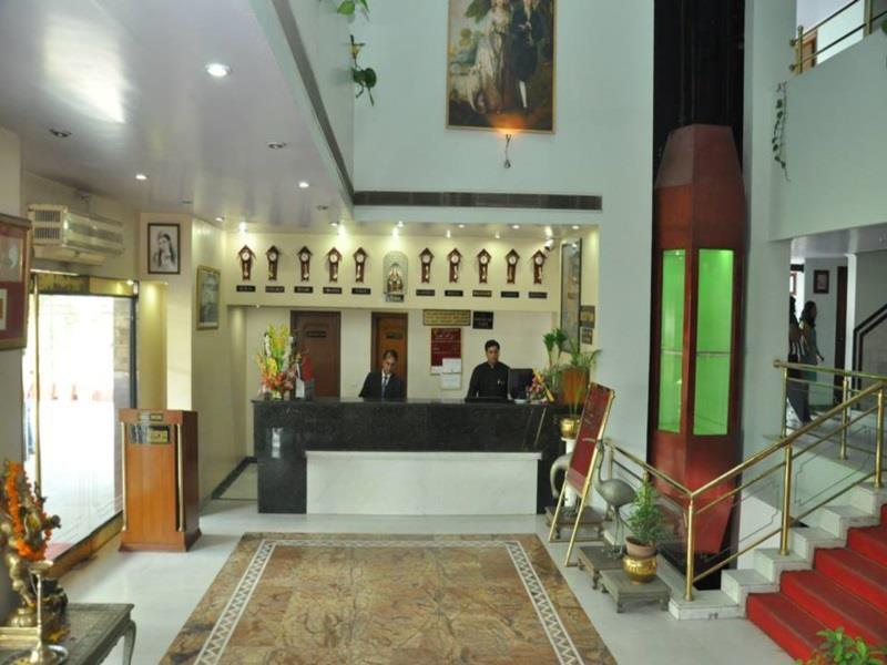 Oyo 18814 Hotel Maya International Jaipur Buitenkant foto