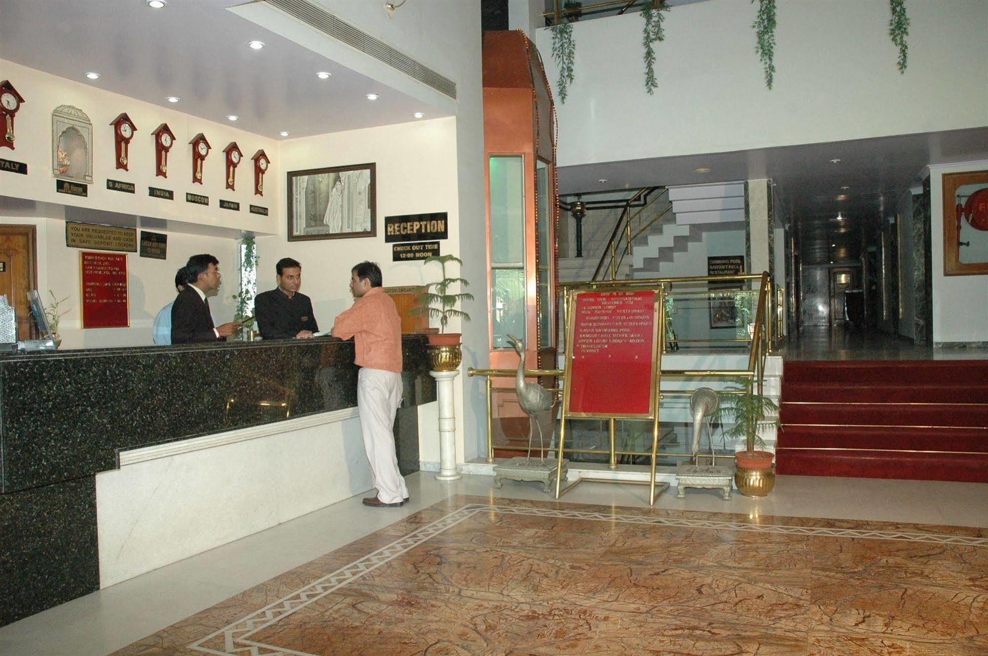 Oyo 18814 Hotel Maya International Jaipur Buitenkant foto