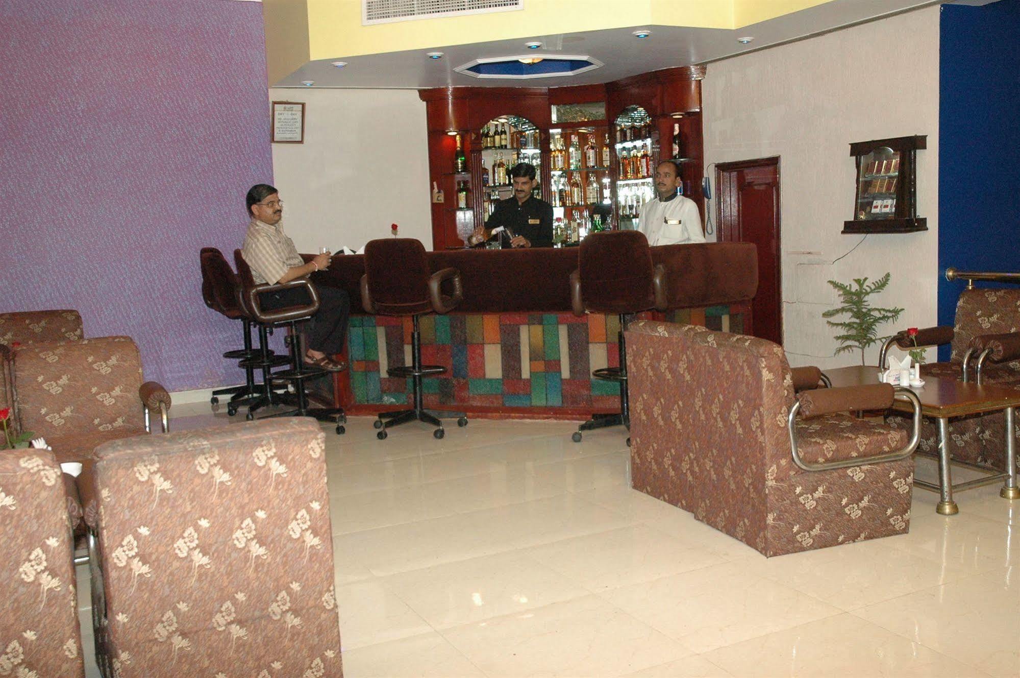 Oyo 18814 Hotel Maya International Jaipur Buitenkant foto