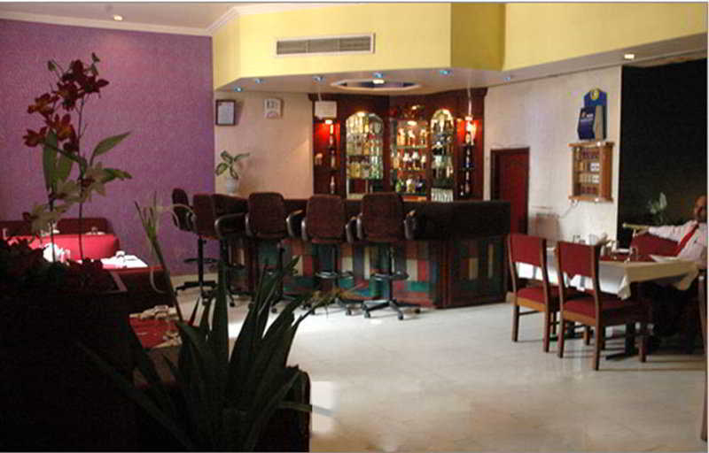 Oyo 18814 Hotel Maya International Jaipur Buitenkant foto