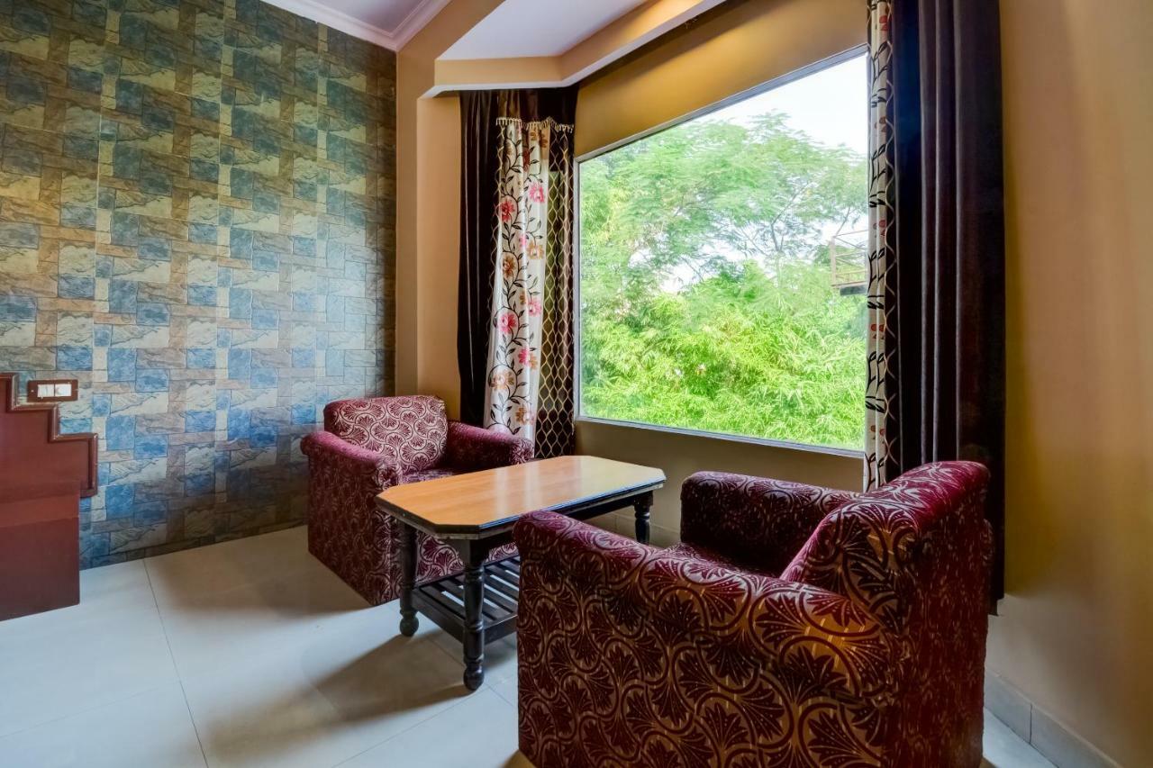Oyo 18814 Hotel Maya International Jaipur Buitenkant foto