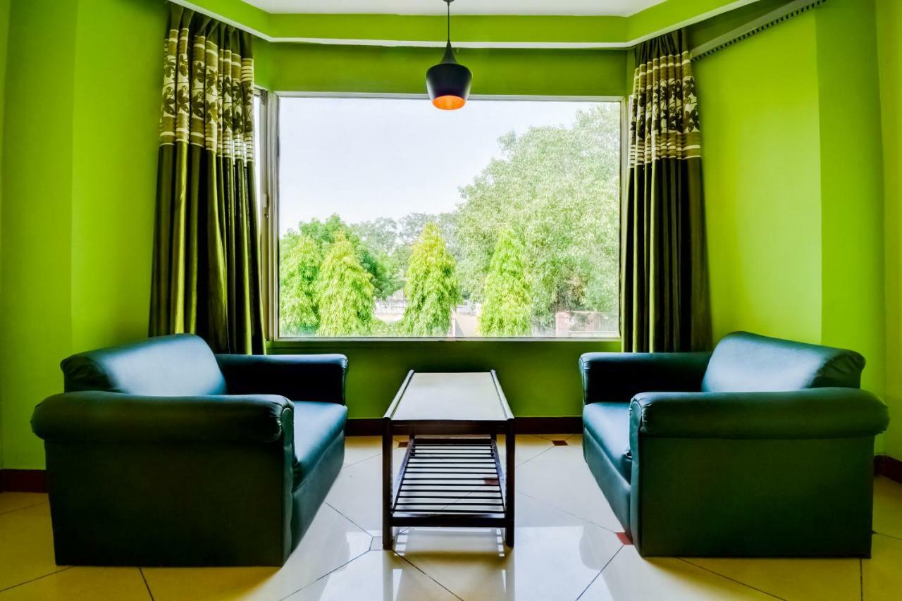 Oyo 18814 Hotel Maya International Jaipur Buitenkant foto