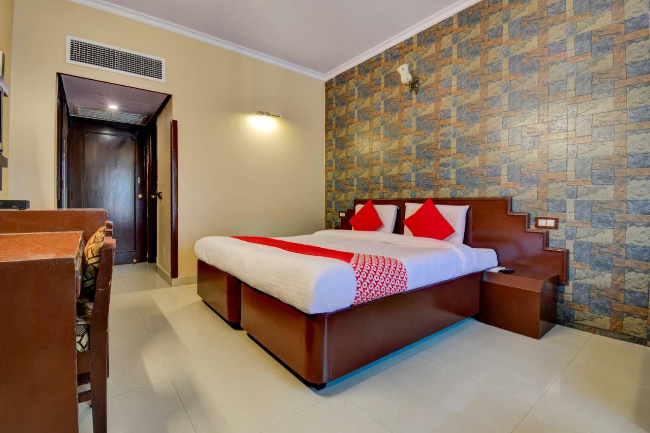 Oyo 18814 Hotel Maya International Jaipur Buitenkant foto