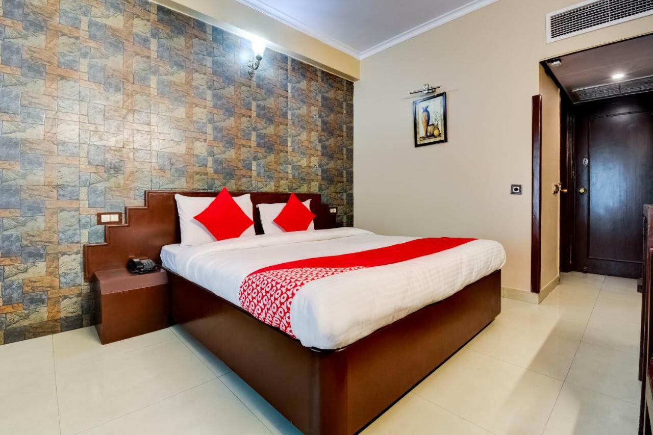 Oyo 18814 Hotel Maya International Jaipur Buitenkant foto
