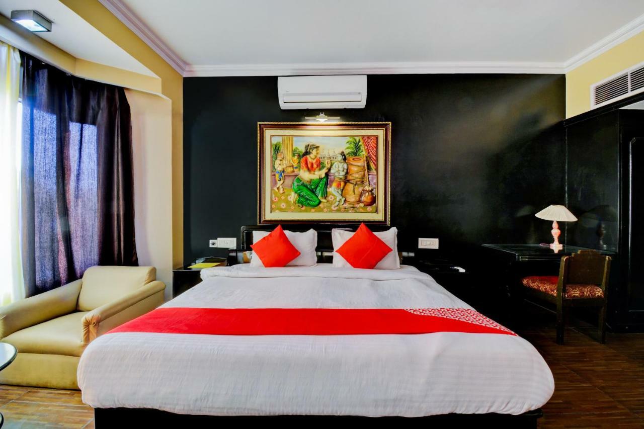 Oyo 18814 Hotel Maya International Jaipur Buitenkant foto